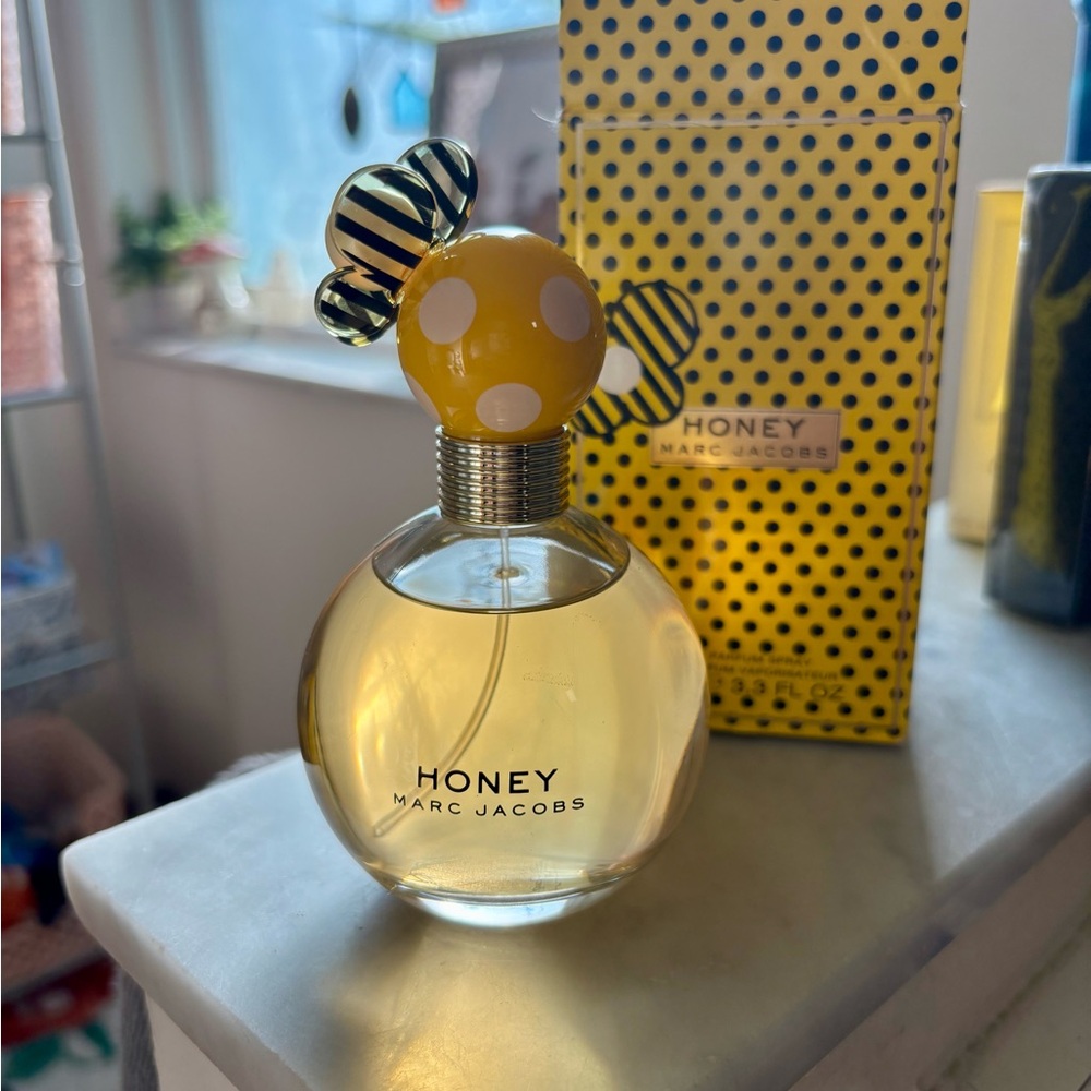Marc Jacobs Honey Fragrance with Yellow and Black Design